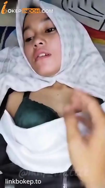 Video Viral Jilbab Lagi Jalan Jalan Ama Ayang Tiba Tiba S4nge Munta Di Sefongin Di Toilet Umum